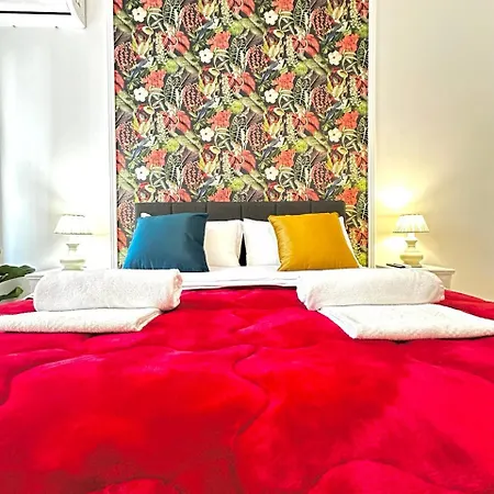 Forty1 Near Metro Cipro Apartment *