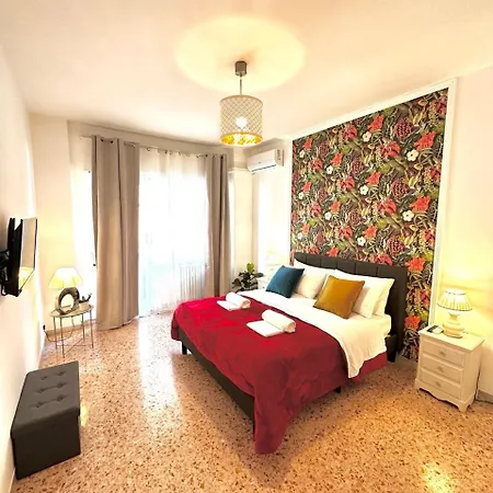 Forty1 Near Metro Cipro Apartment *