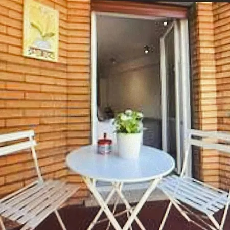 Forty1 Near Metro Cipro